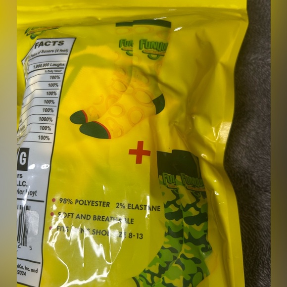 Fun Novelty Funyuns or Cheetos Flaming hot Men’s One Size 2 Pair of Socks, New - Picture 6 of 11